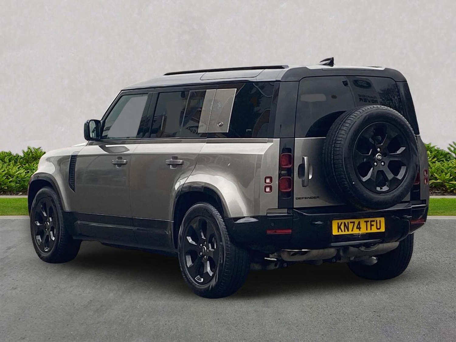 Used Land Rover Defender 2024 for sale - 77759380: Photo 2