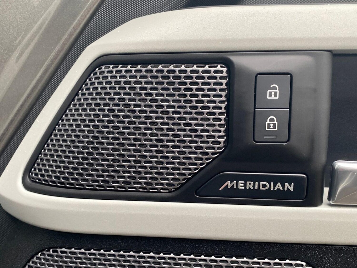 Used Land Rover Defender 2024 for sale - 77759380: Photo 24