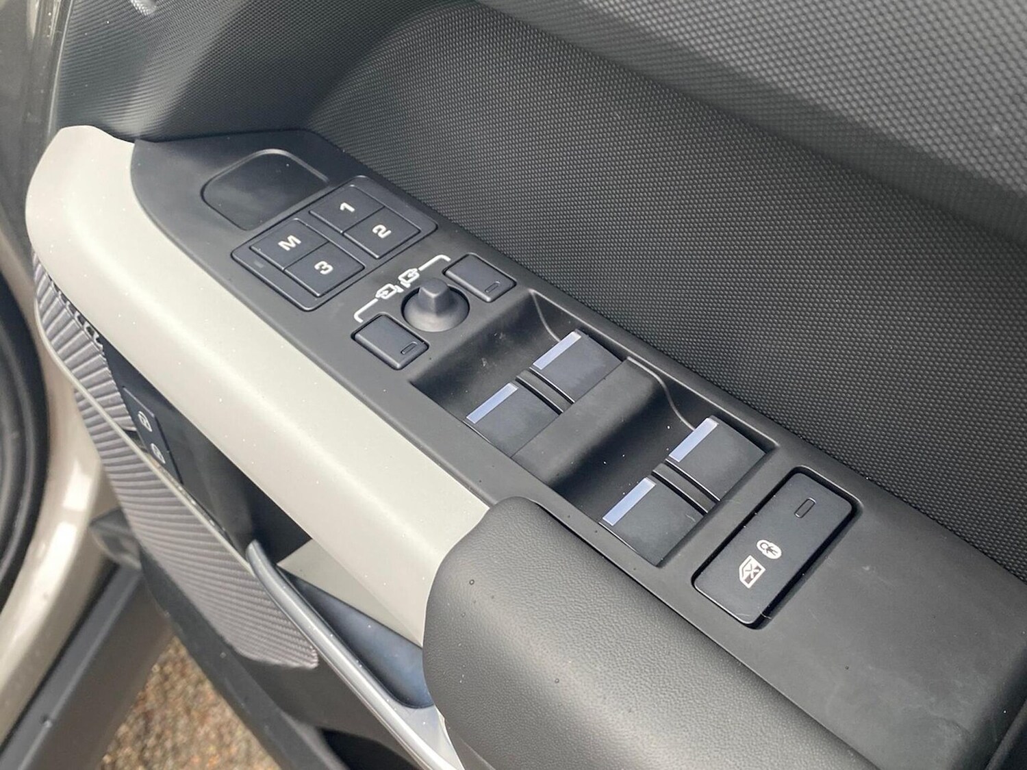 Used Land Rover Defender 2024 for sale - 77759380: Photo 25