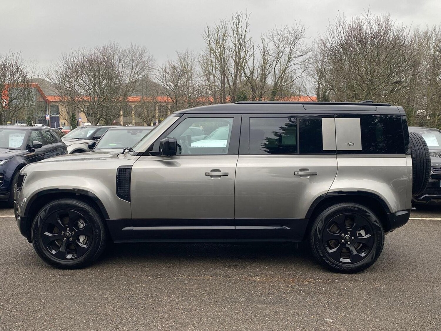 Used Land Rover Defender 2024 for sale - 77759380: Photo 32