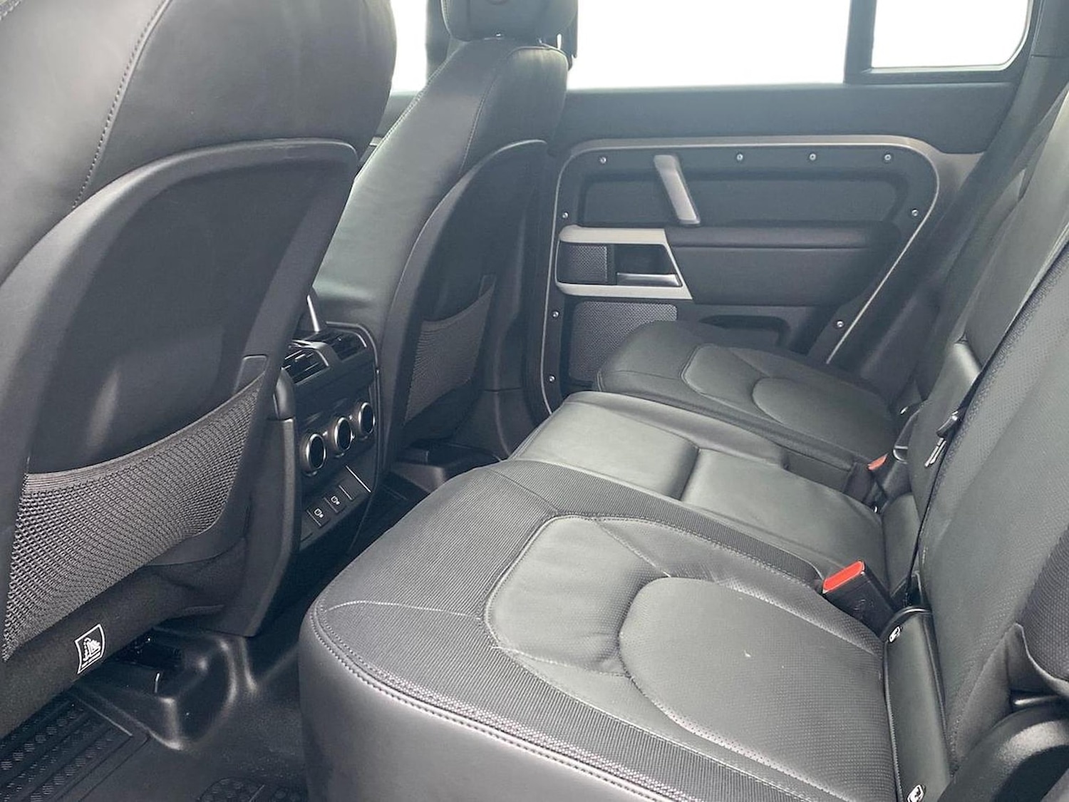 Used Land Rover Defender 2024 for sale - 77759380: Photo 4