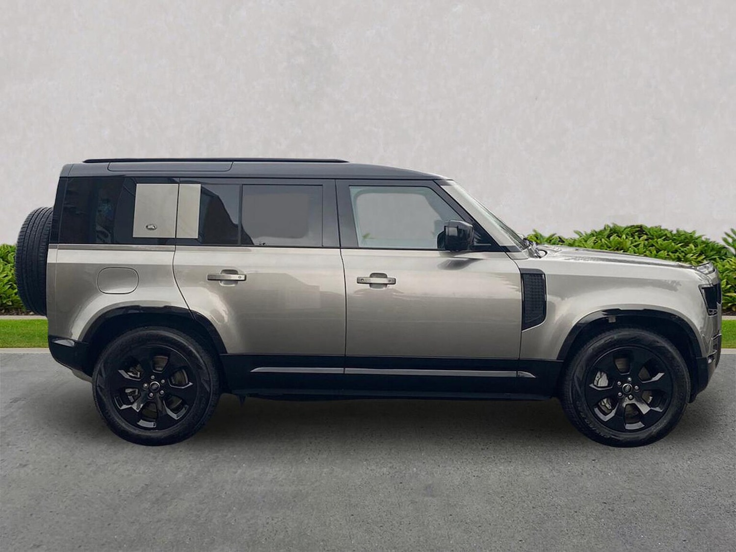 Used Land Rover Defender 2024 for sale - 77759380: Photo 5