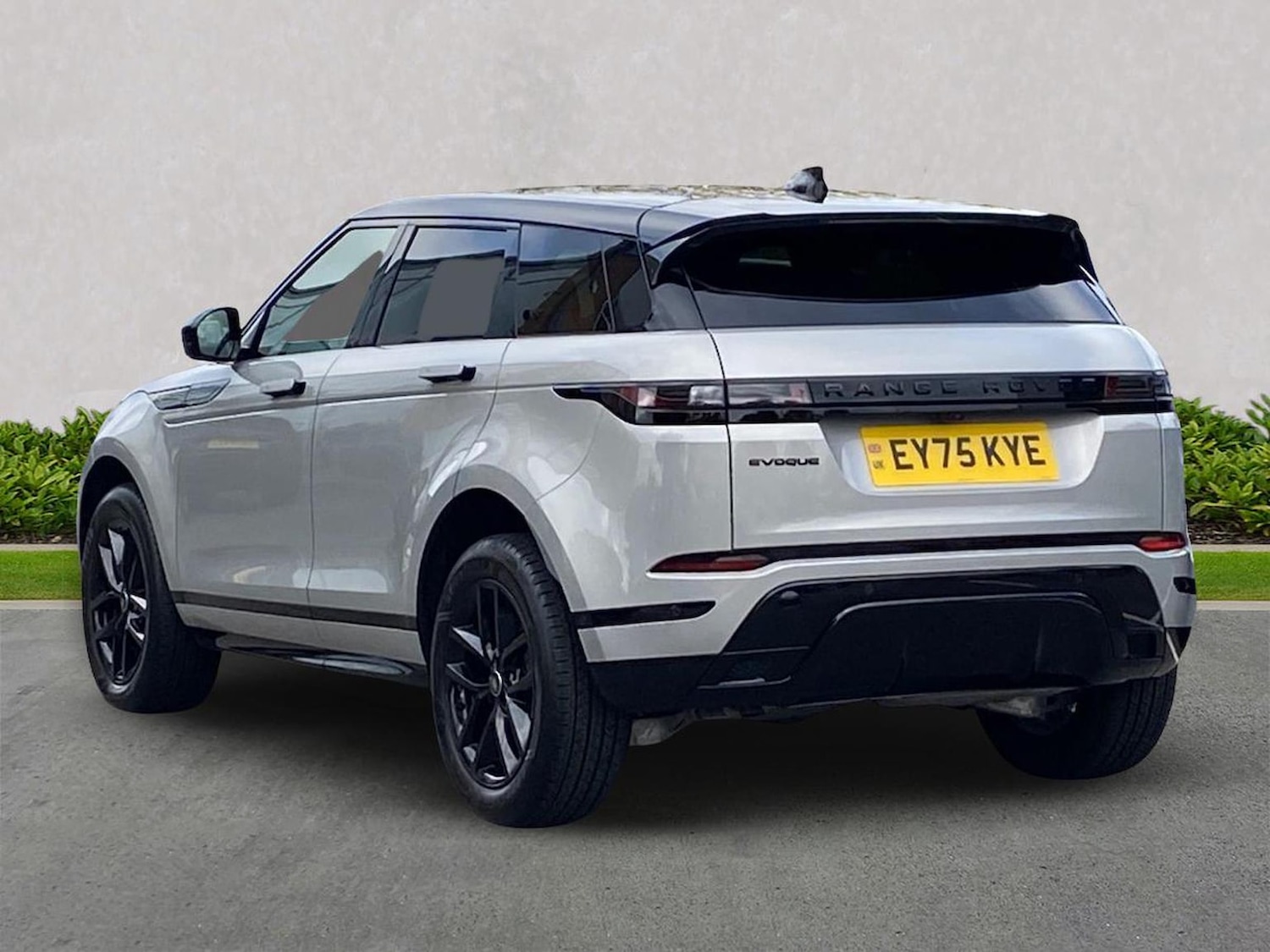 Used Land Rover Range Rover Evoque 2025 for sale - 76225122: Photo 2