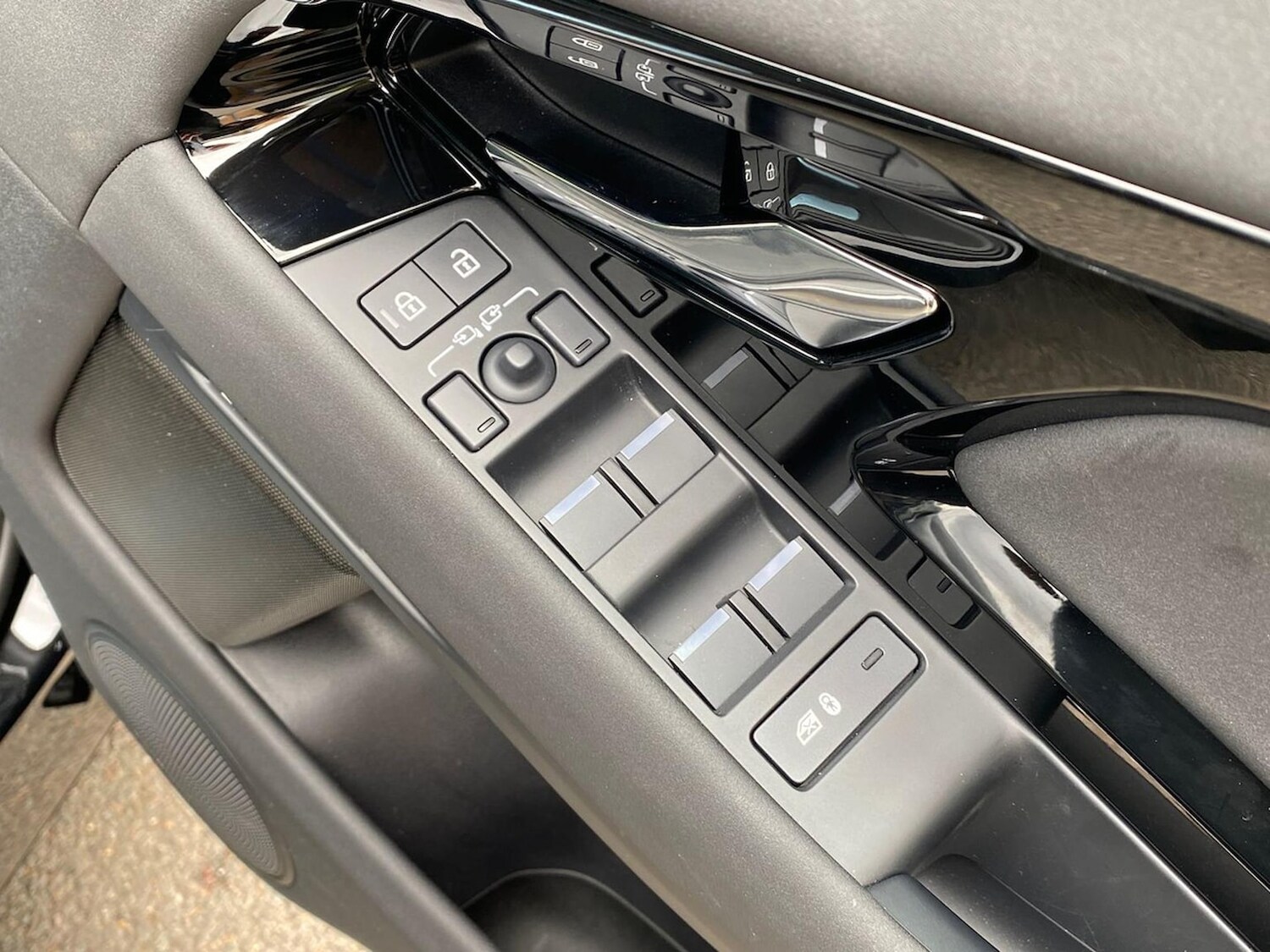 Used Land Rover Range Rover Evoque 2025 for sale - 76064343: Photo 25