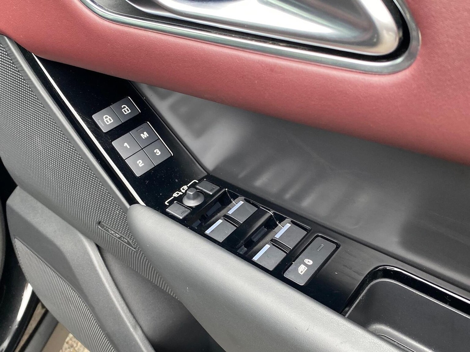 Used Land Rover Range Rover Velar 2023 for sale - 76946965: Photo 25