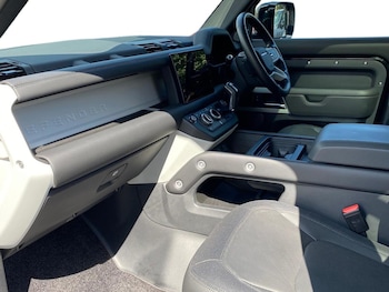 Used Land Rover Defender 2024 for sale - 75718003: Photo