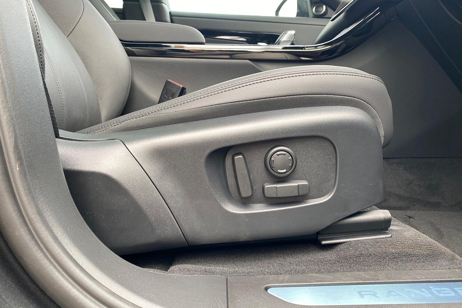 Used Land Rover Range Rover Evoque 2025 for sale - 77487906: Photo 30