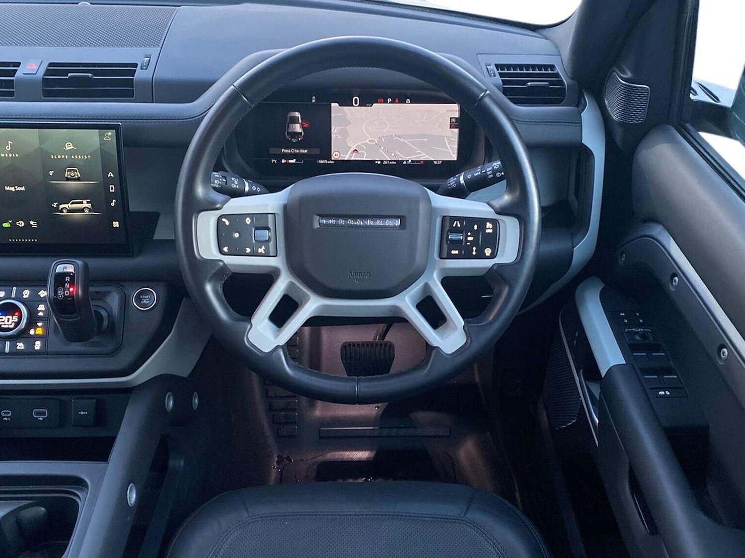 Used Land Rover Defender 2022 for sale - 77802093: Photo 15