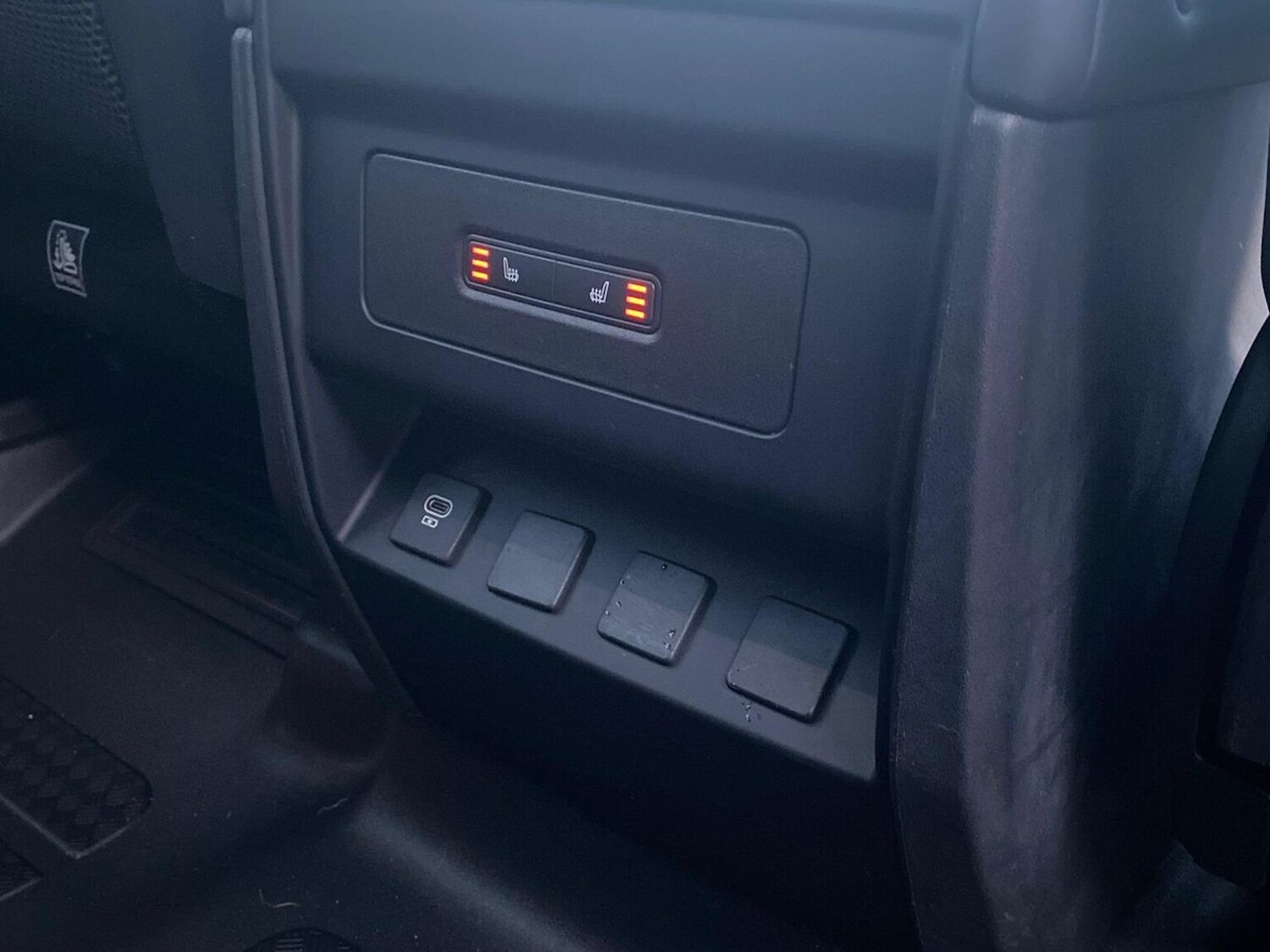 Used Land Rover Defender 2022 for sale - 77802093: Photo 18