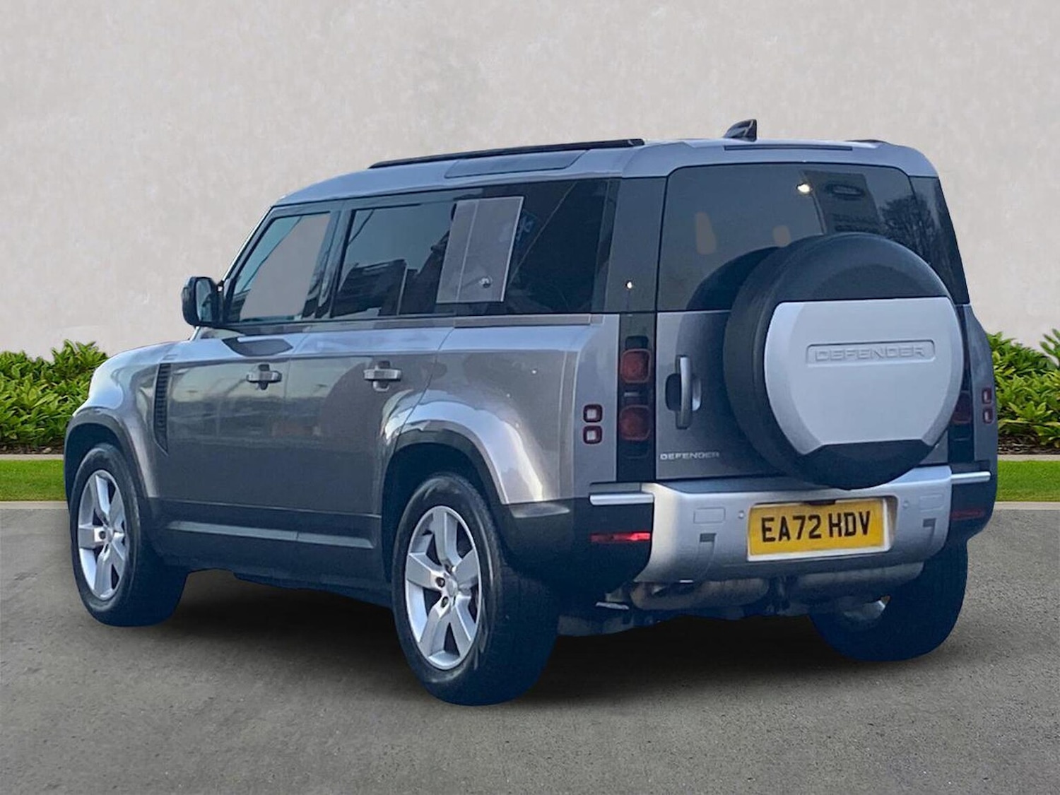 Used Land Rover Defender 2022 for sale - 77802093: Photo 2