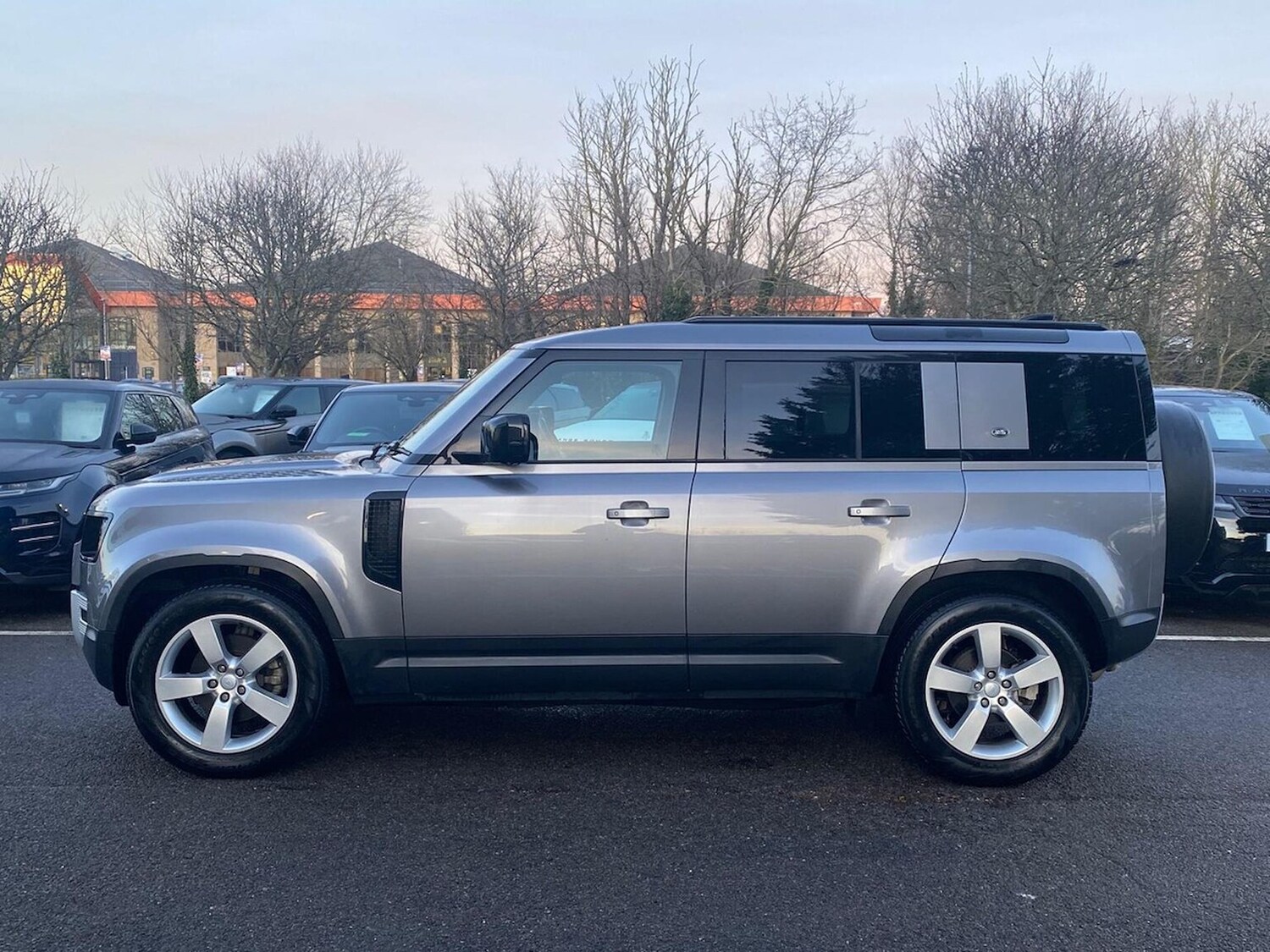 Used Land Rover Defender 2022 for sale - 77802093: Photo 32