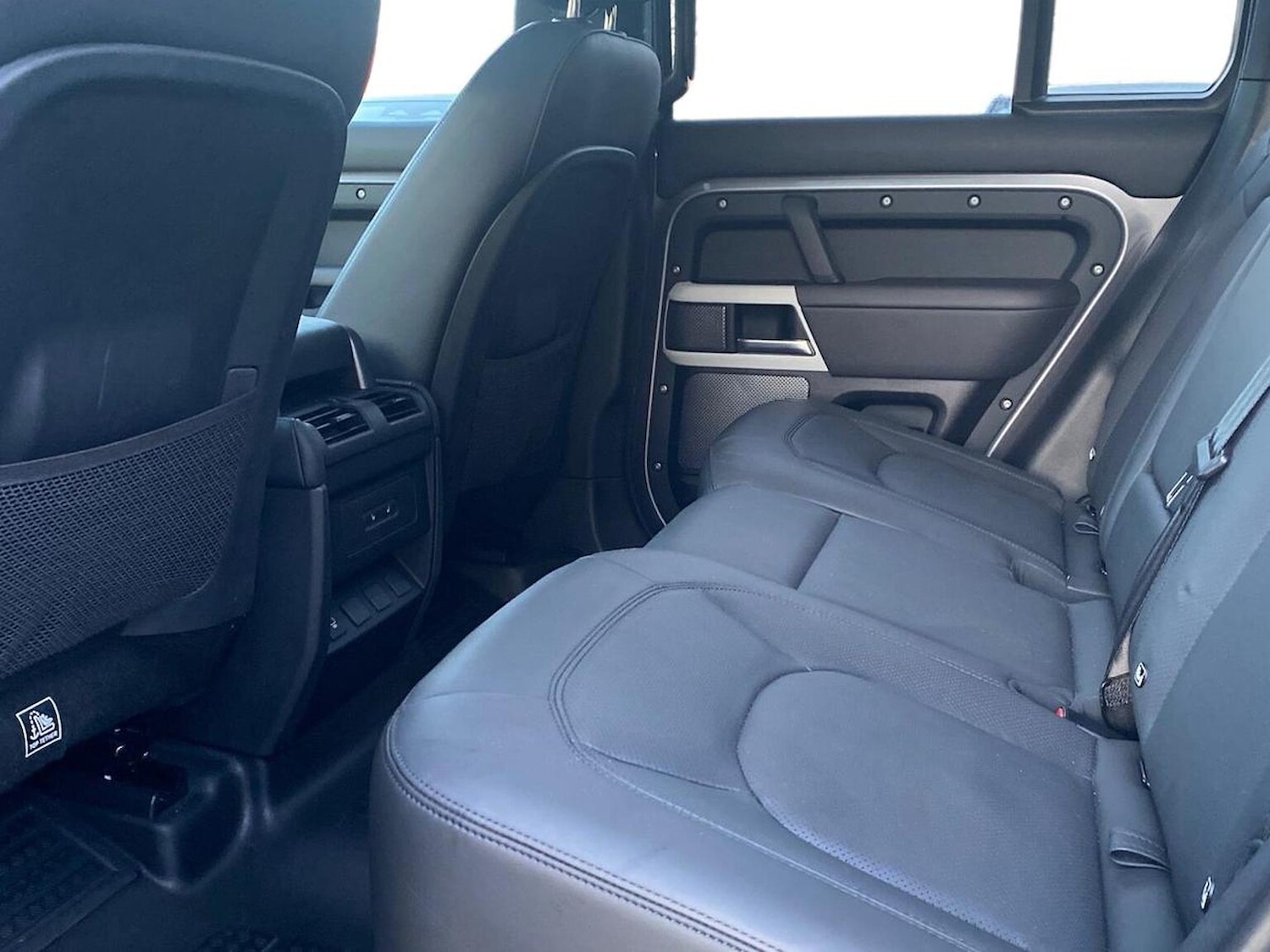 Used Land Rover Defender 2022 for sale - 77802093: Photo 4