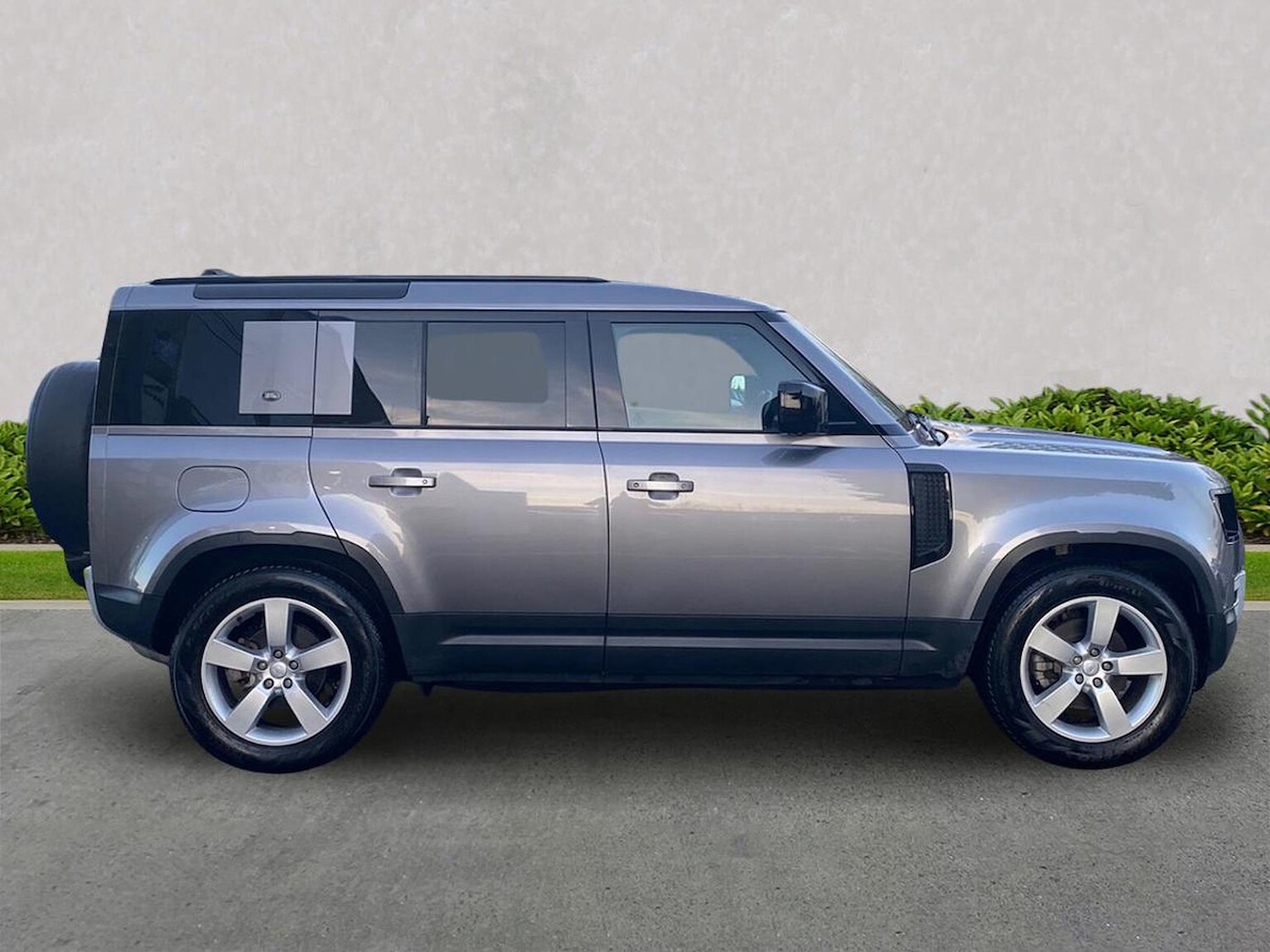 Used Land Rover Defender 2022 for sale - 77802093: Photo 5