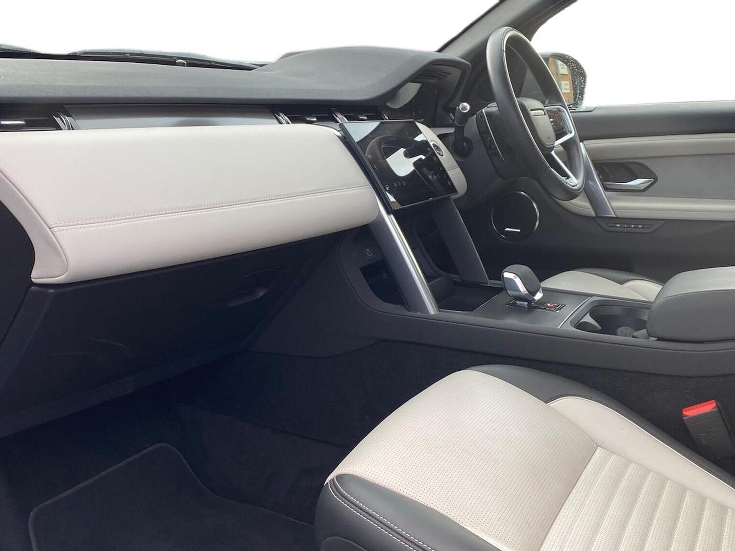 Used Land Rover Discovery Sport 2024 for sale - 76778306: Photo 3