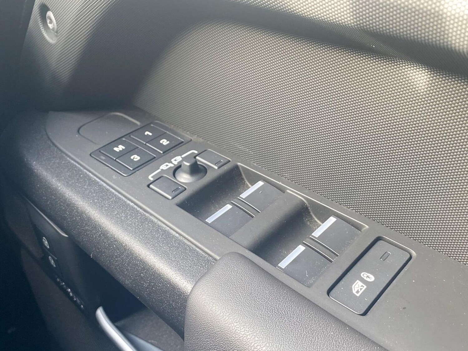 Used Land Rover Defender 2025 for sale - 78193603: Photo 27