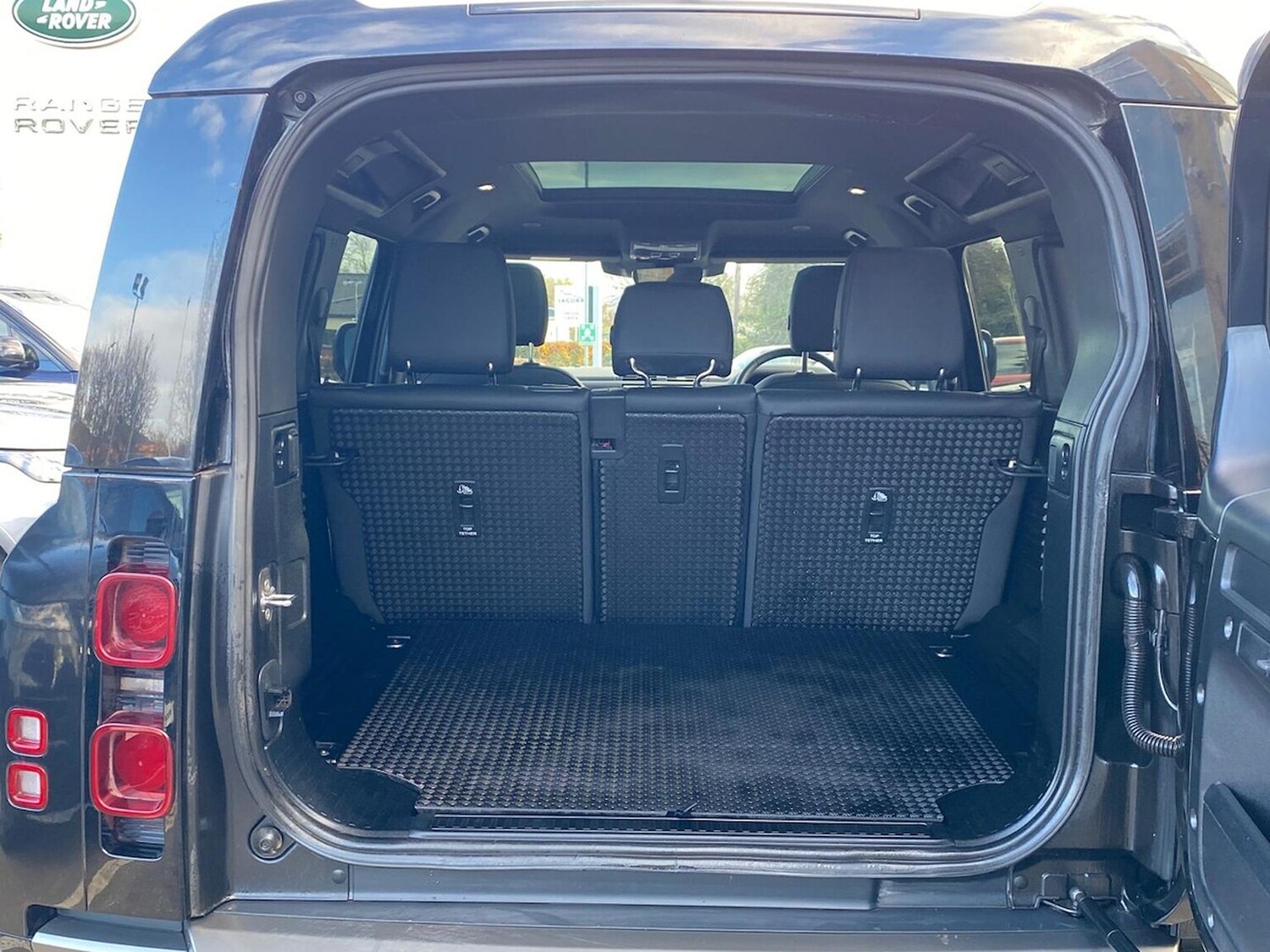 Used Land Rover Defender 2024 for sale - 76637802: Photo 10