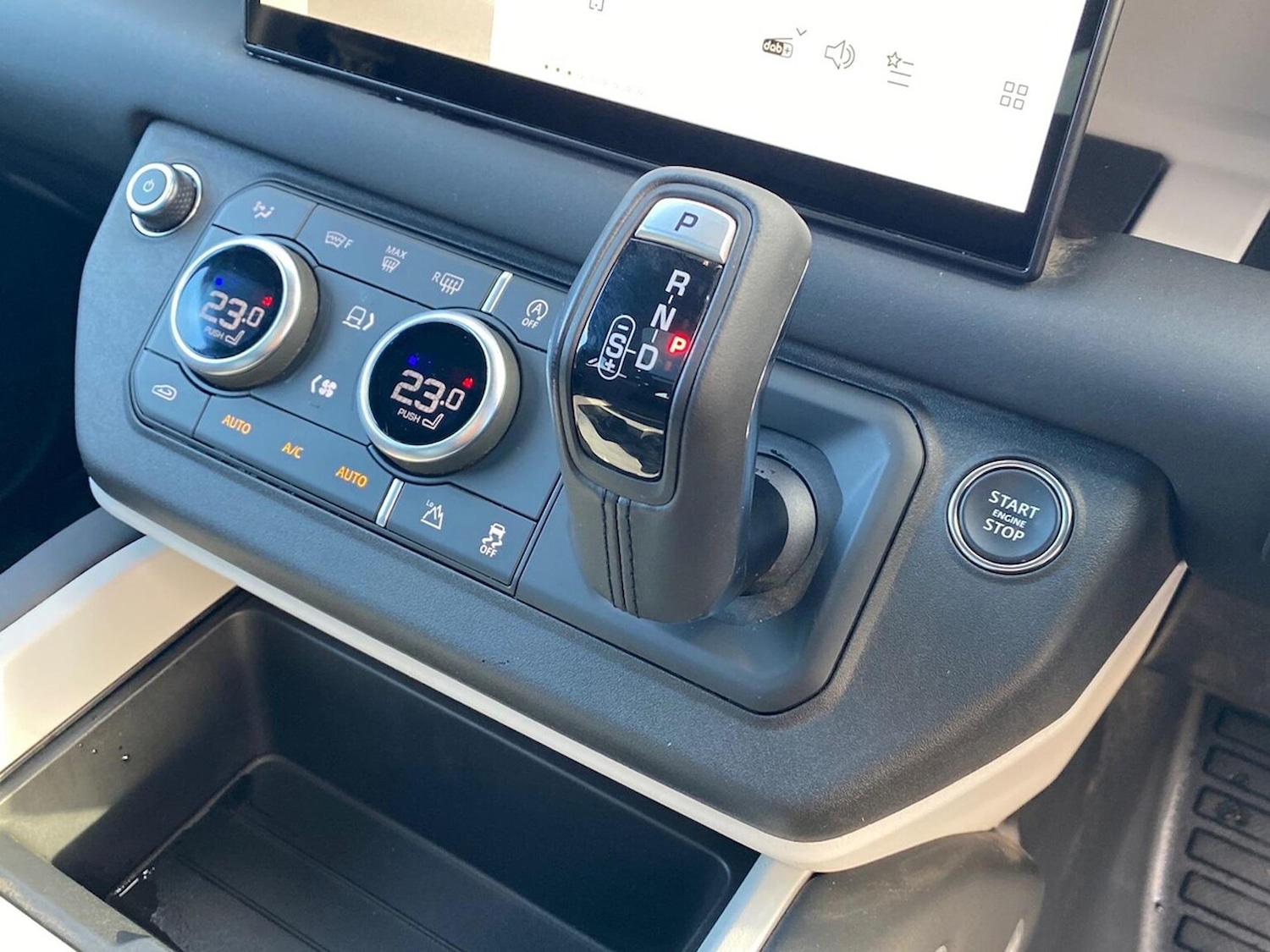 Used Land Rover Defender 2024 for sale - 76637802: Photo 13