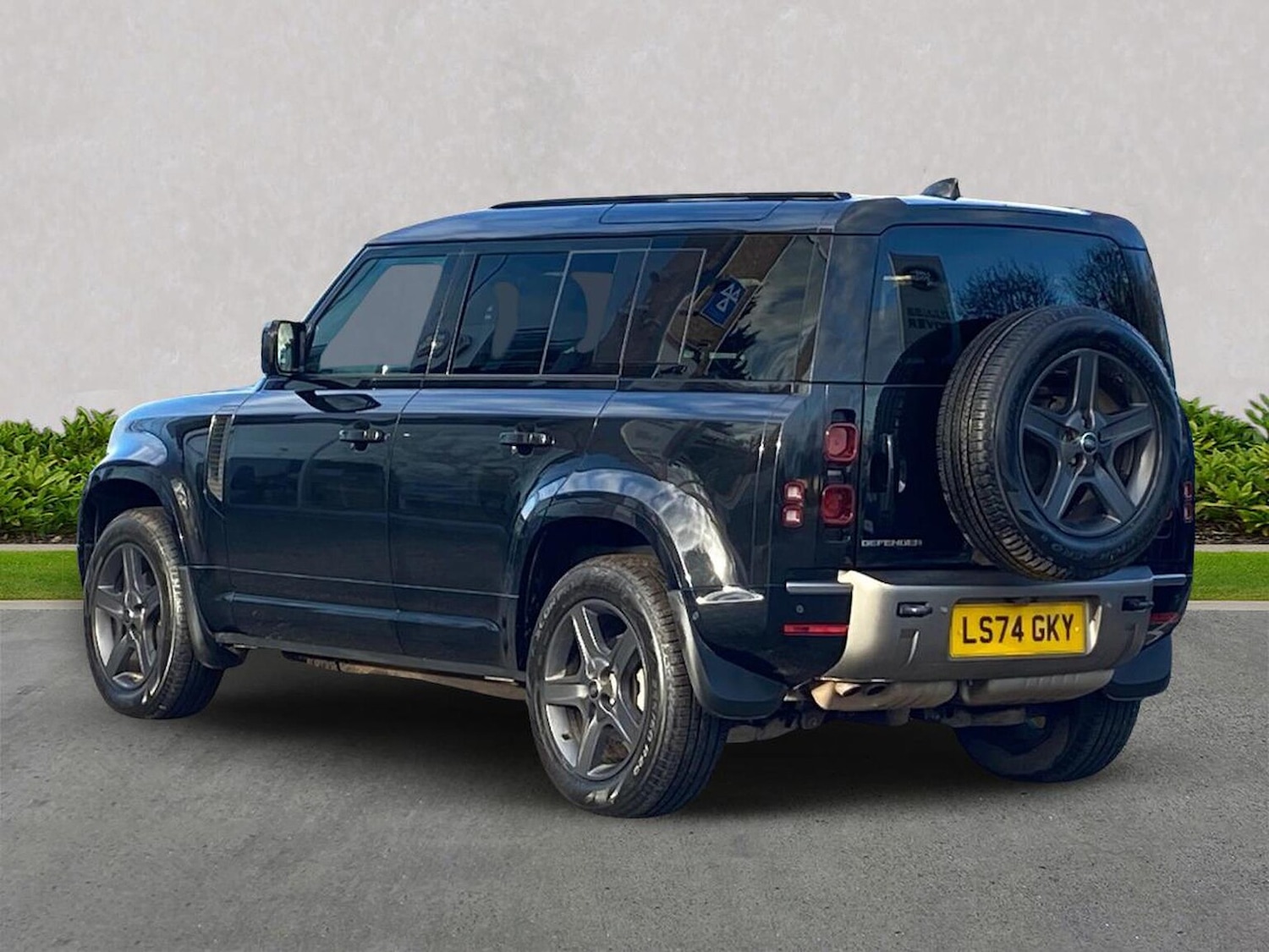 Used Land Rover Defender 2024 for sale - 76637802: Photo 2