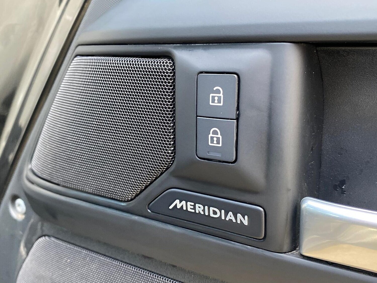 Used Land Rover Defender 2024 for sale - 76637802: Photo 24