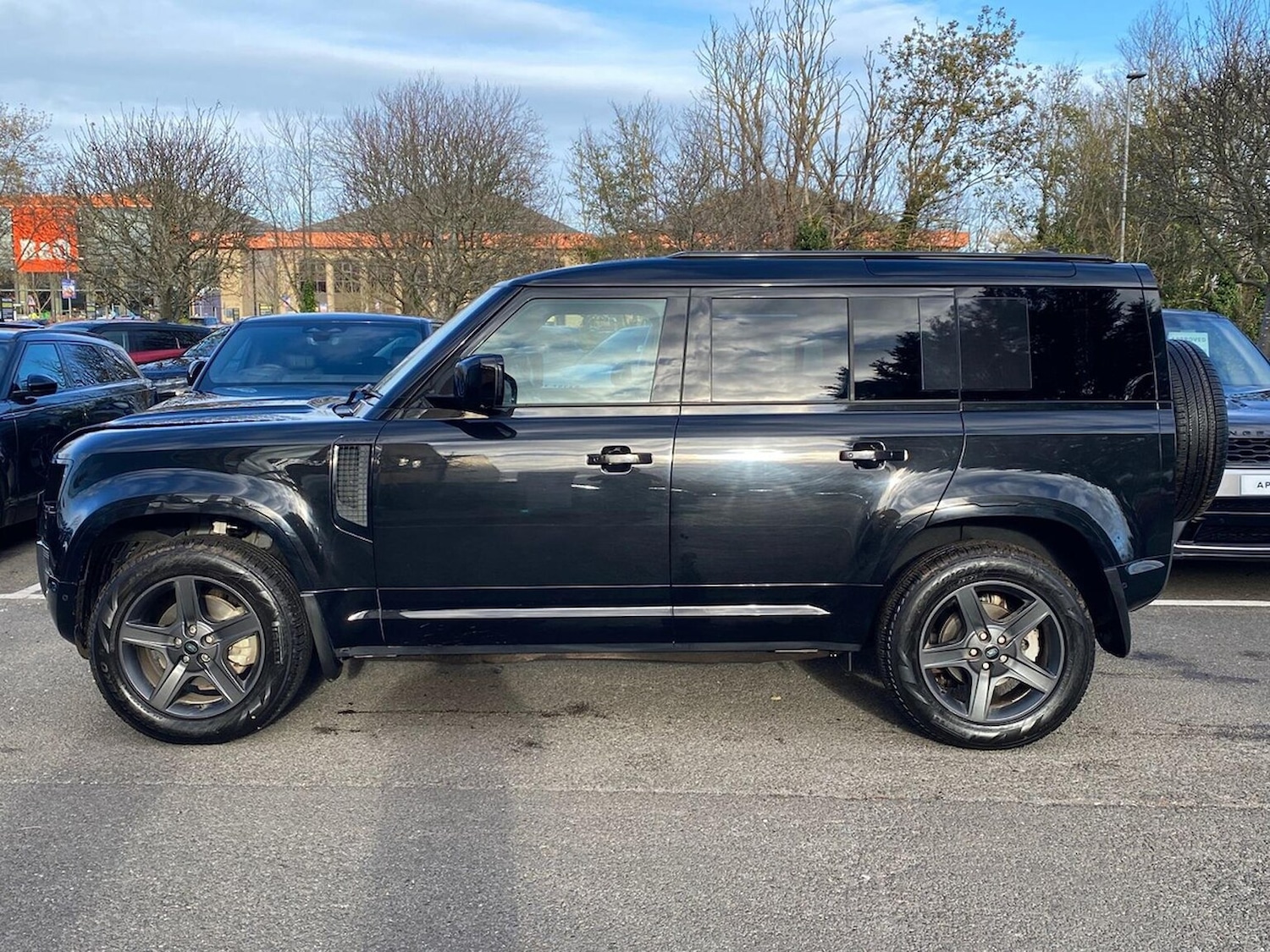 Used Land Rover Defender 2024 for sale - 76637802: Photo 28