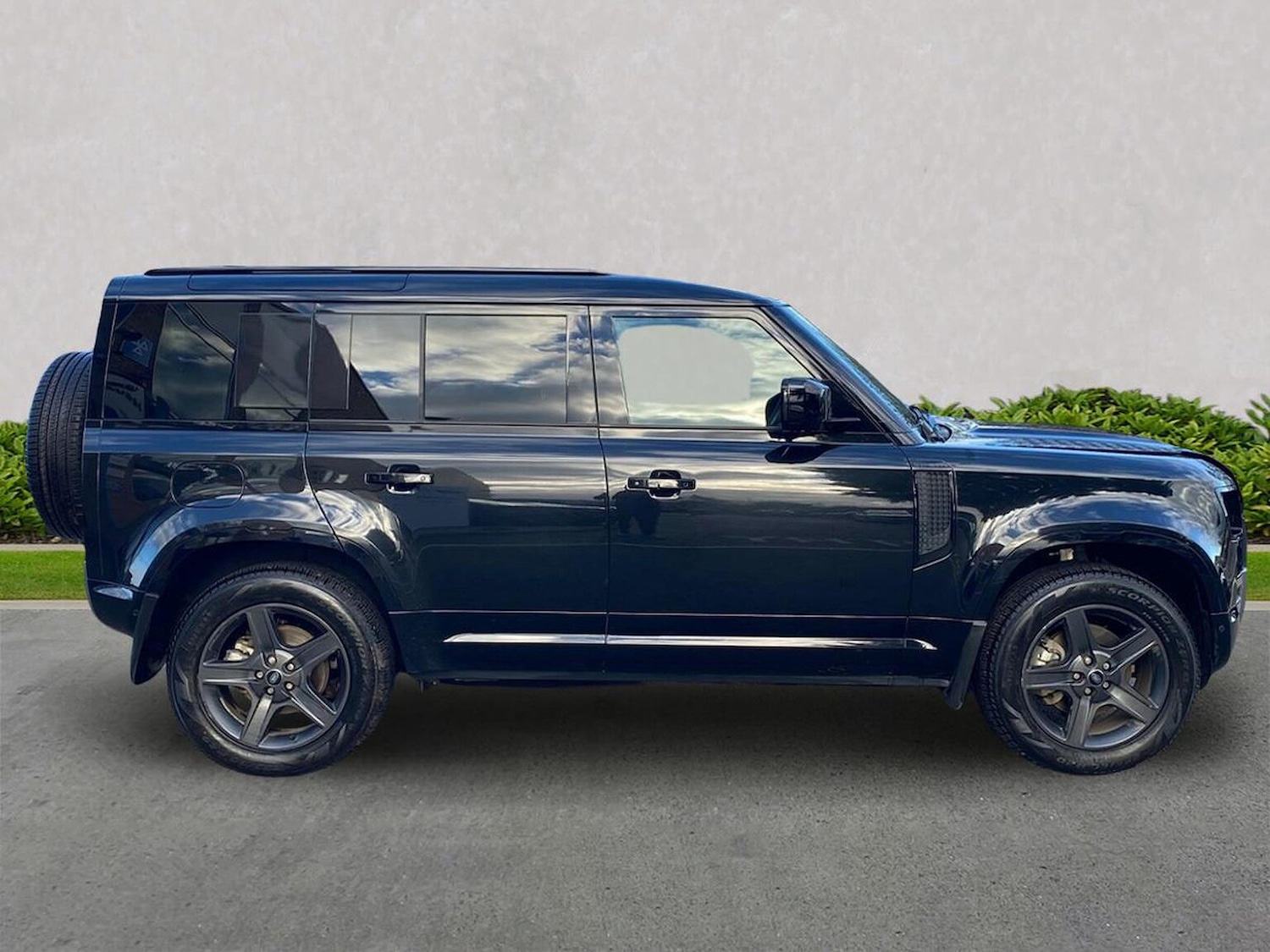 Used Land Rover Defender 2024 for sale - 76637802: Photo 5