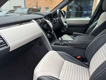 Used Land Rover Discovery 2023 for sale - 79047901: Photo
