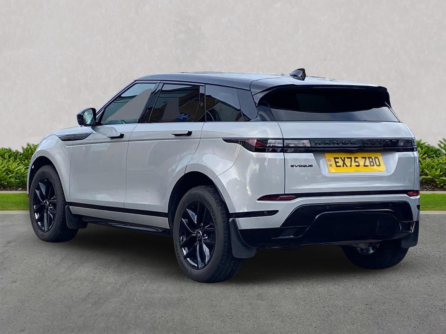 Used Land Rover Range Rover Evoque 2025 for sale - 77487939: Photo 2