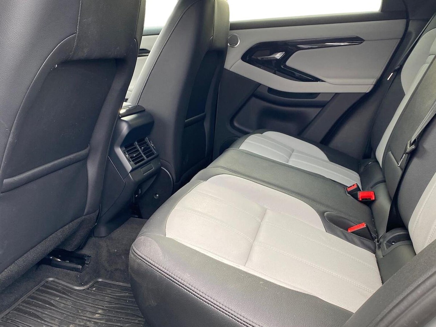 Used Land Rover Range Rover Evoque 2025 for sale - 77487939: Photo 4