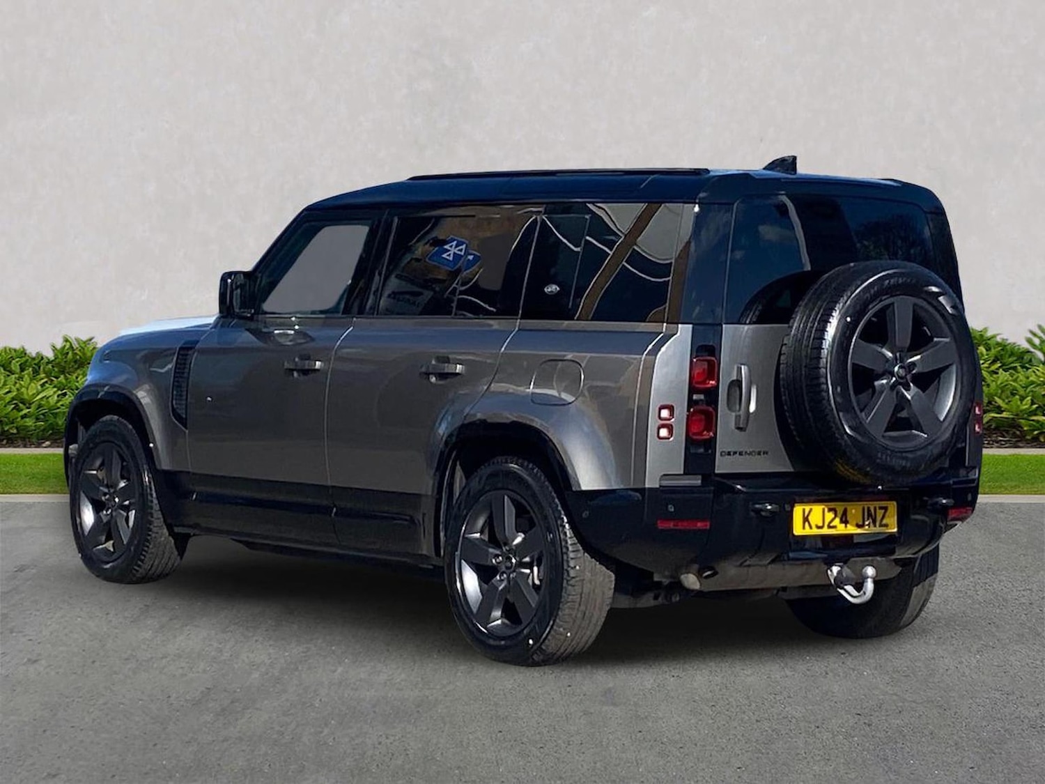 Used Land Rover Defender 2024 for sale - 78193572: Photo 2