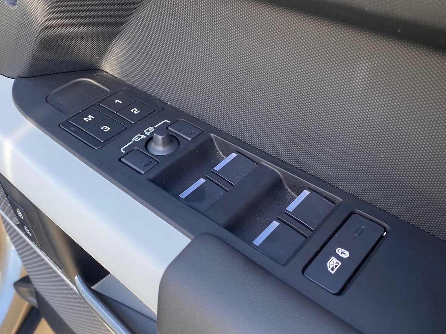 Used Land Rover Defender 2024 for sale - 78193572: Photo 27