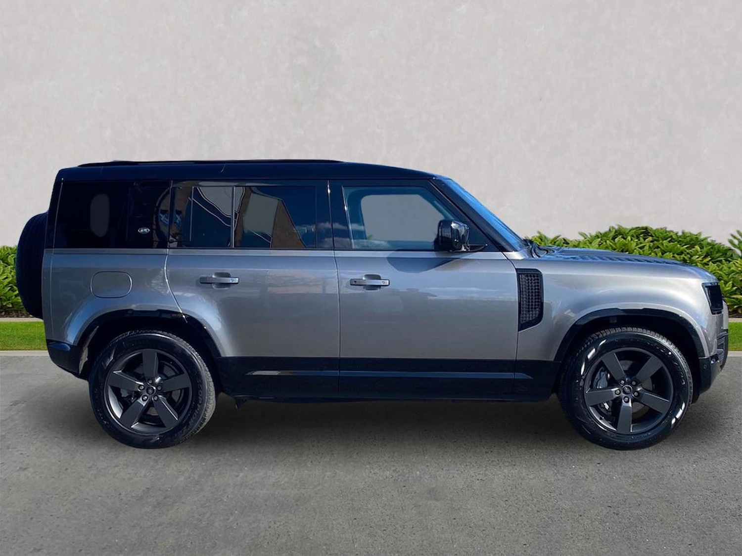 Used Land Rover Defender 2024 for sale - 78193572: Photo 7