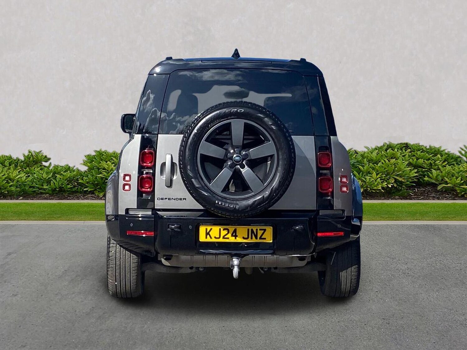 Used Land Rover Defender 2024 for sale - 78193572: Photo 8