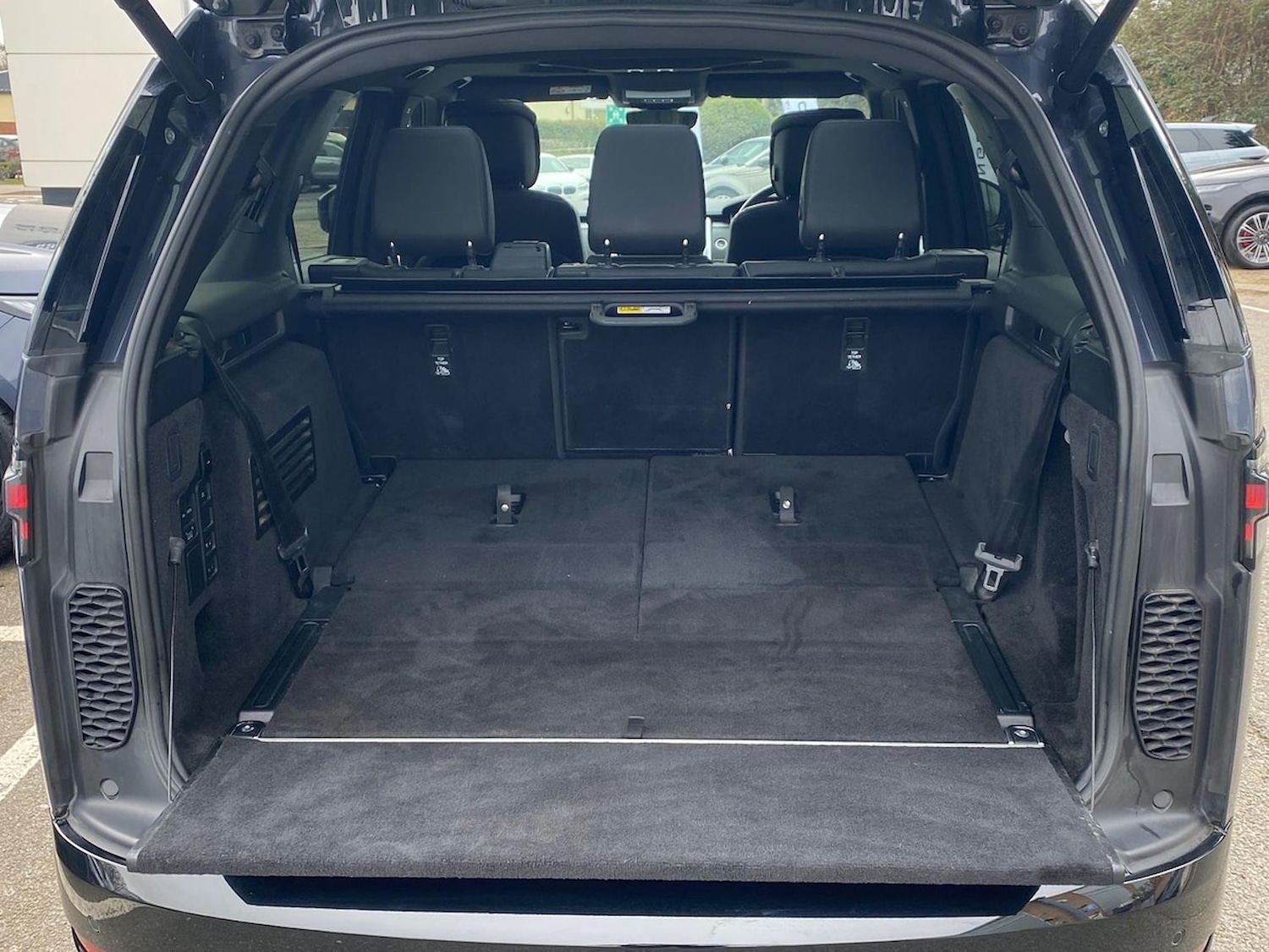 Used Land Rover Discovery 2024 for sale - 78144530: Photo 12