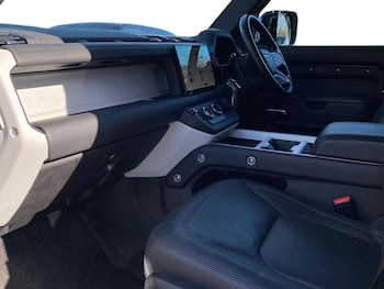 Used Land Rover Defender 2025 for sale - 78310640: Photo