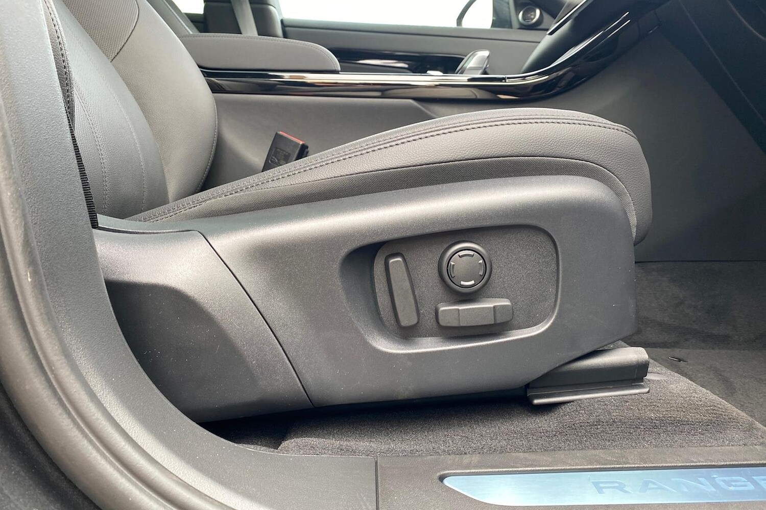 Used Land Rover Range Rover Evoque 2025 for sale - 78193618: Photo 32