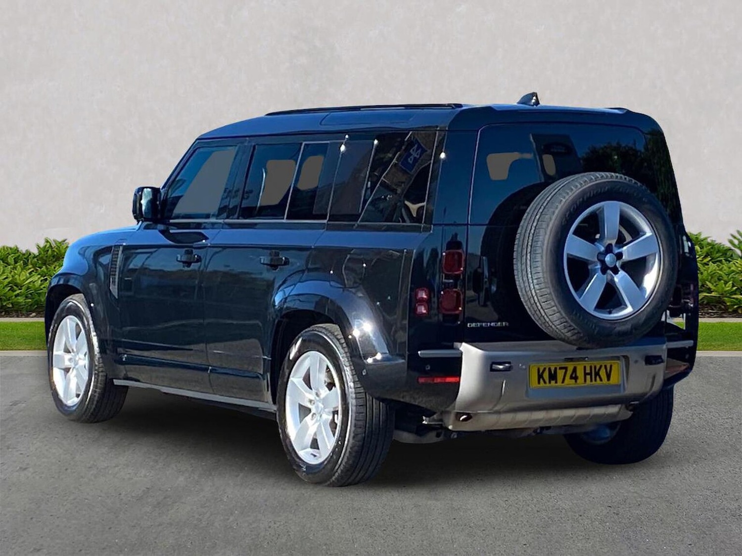 Used Land Rover Defender 2024 for sale - 76194447: Photo 2