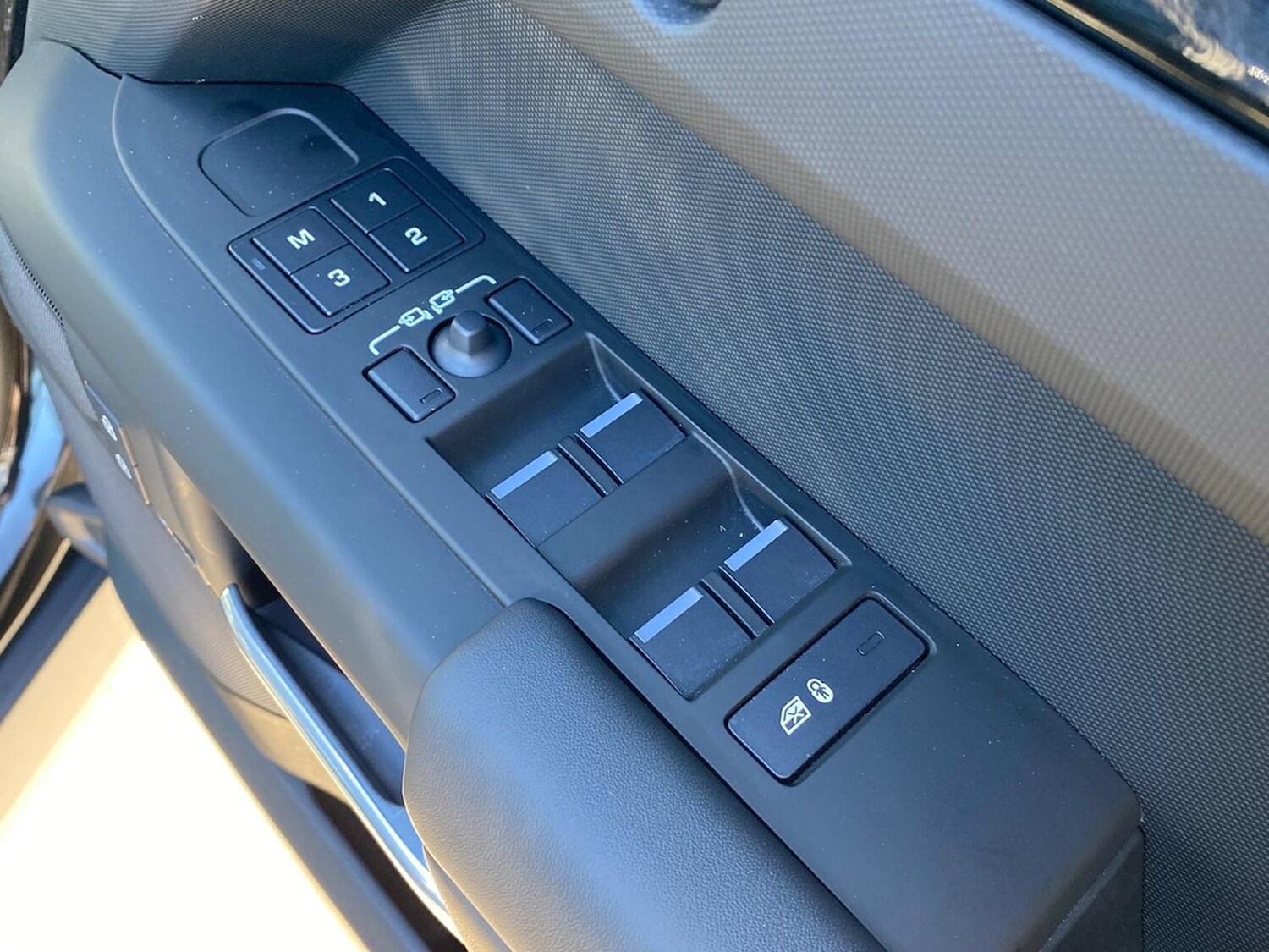 Used Land Rover Defender 2024 for sale - 76194447: Photo 25