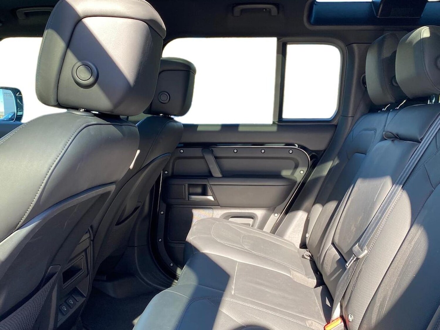 Used Land Rover Defender 2024 for sale - 76194447: Photo 4