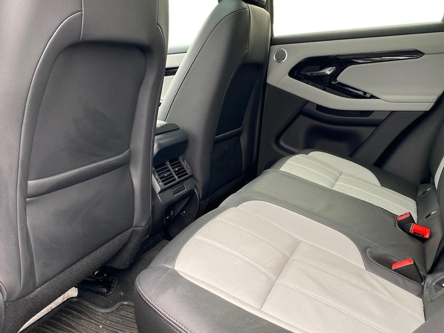 Used Land Rover Range Rover Evoque 2025 for sale - 77630150: Photo 4