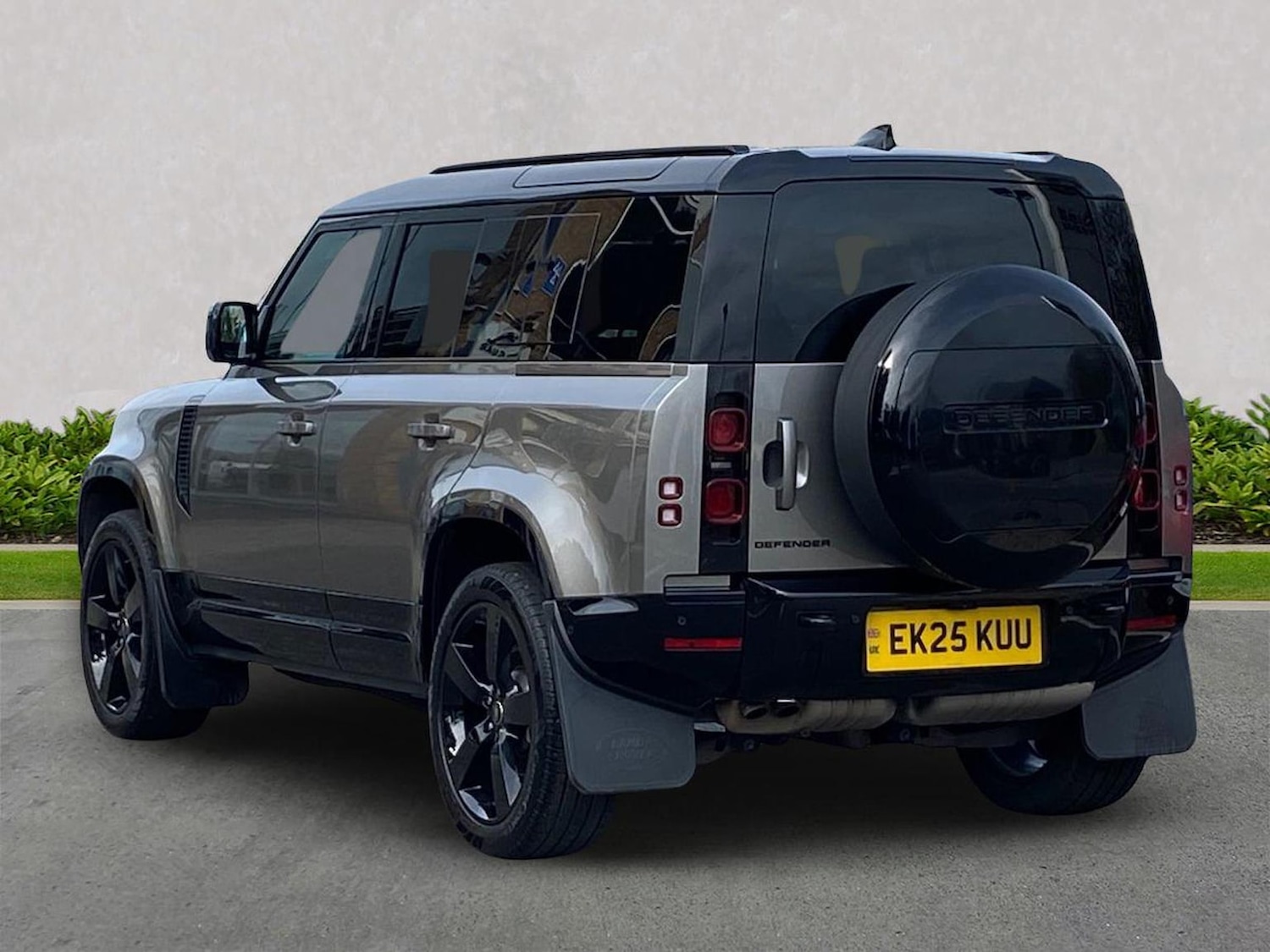 Used Land Rover Defender 2025 for sale - 78193557: Photo 2