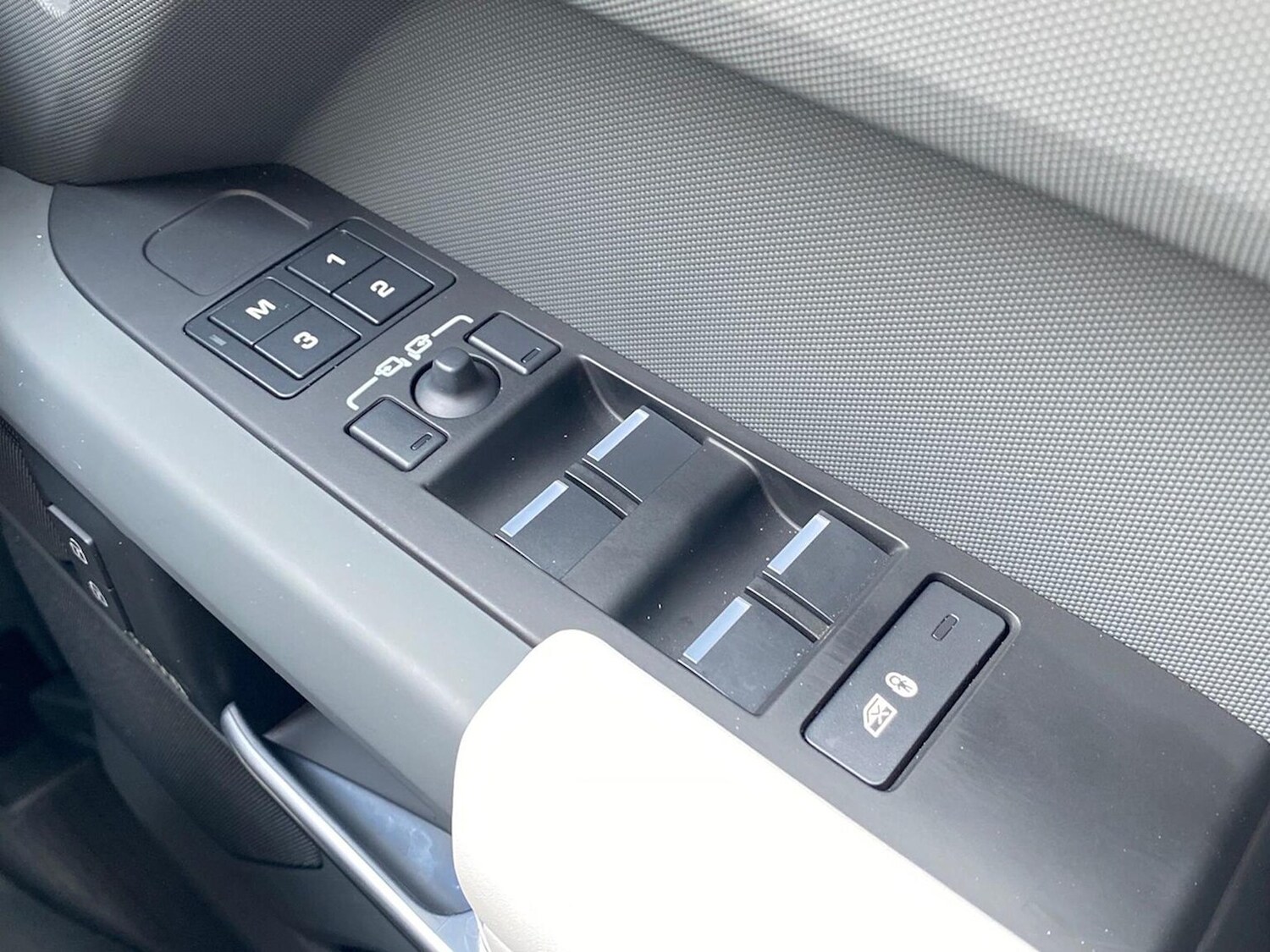 Used Land Rover Defender 2025 for sale - 78193557: Photo 27