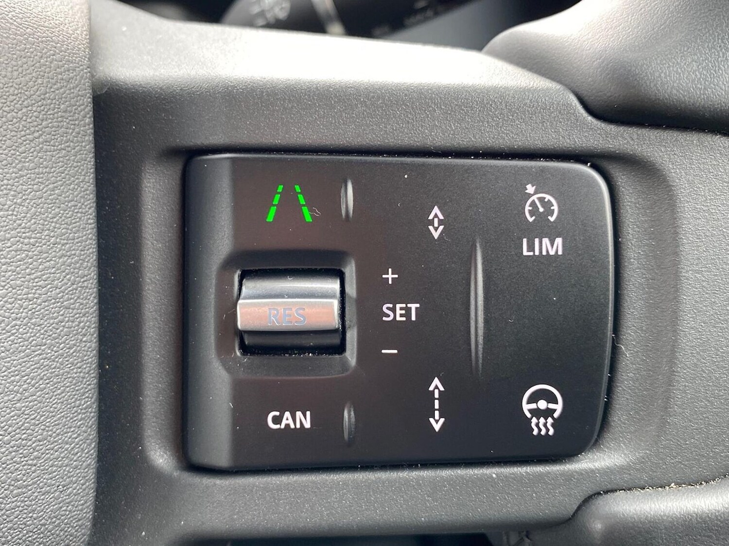 Used Land Rover Defender 2025 for sale - 78193557: Photo 40