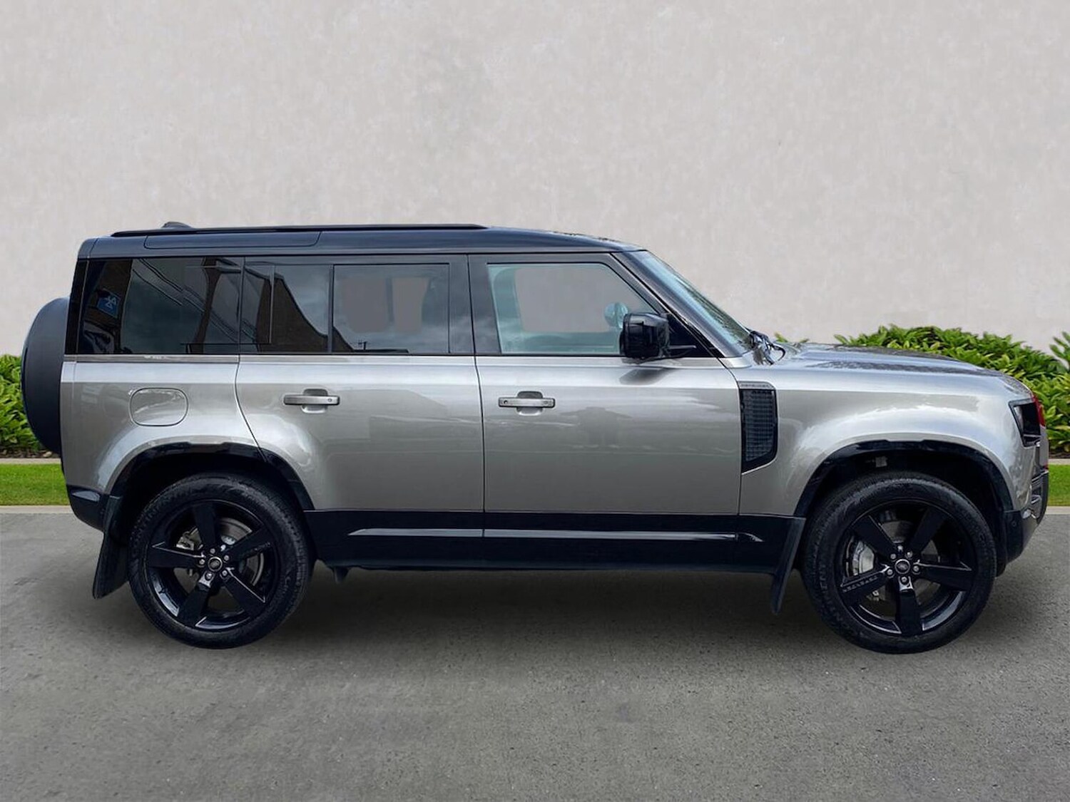 Used Land Rover Defender 2025 for sale - 78193557: Photo 7