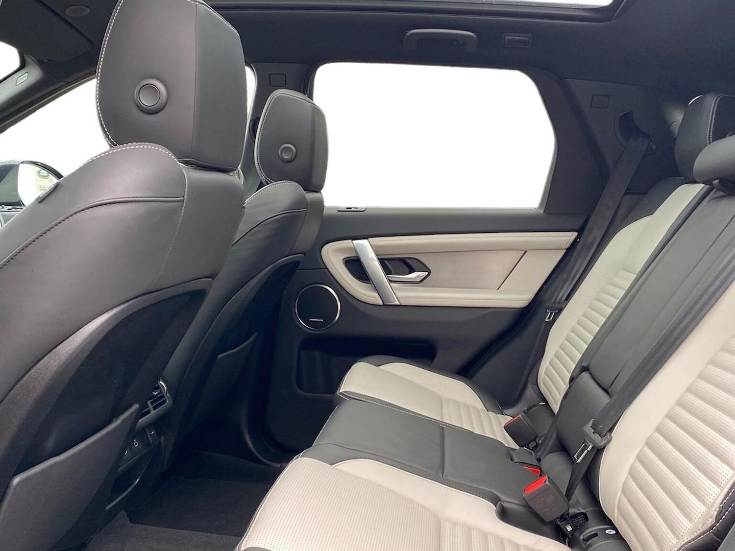 Used Land Rover Discovery Sport 2024 for sale - 76963574: Photo 4