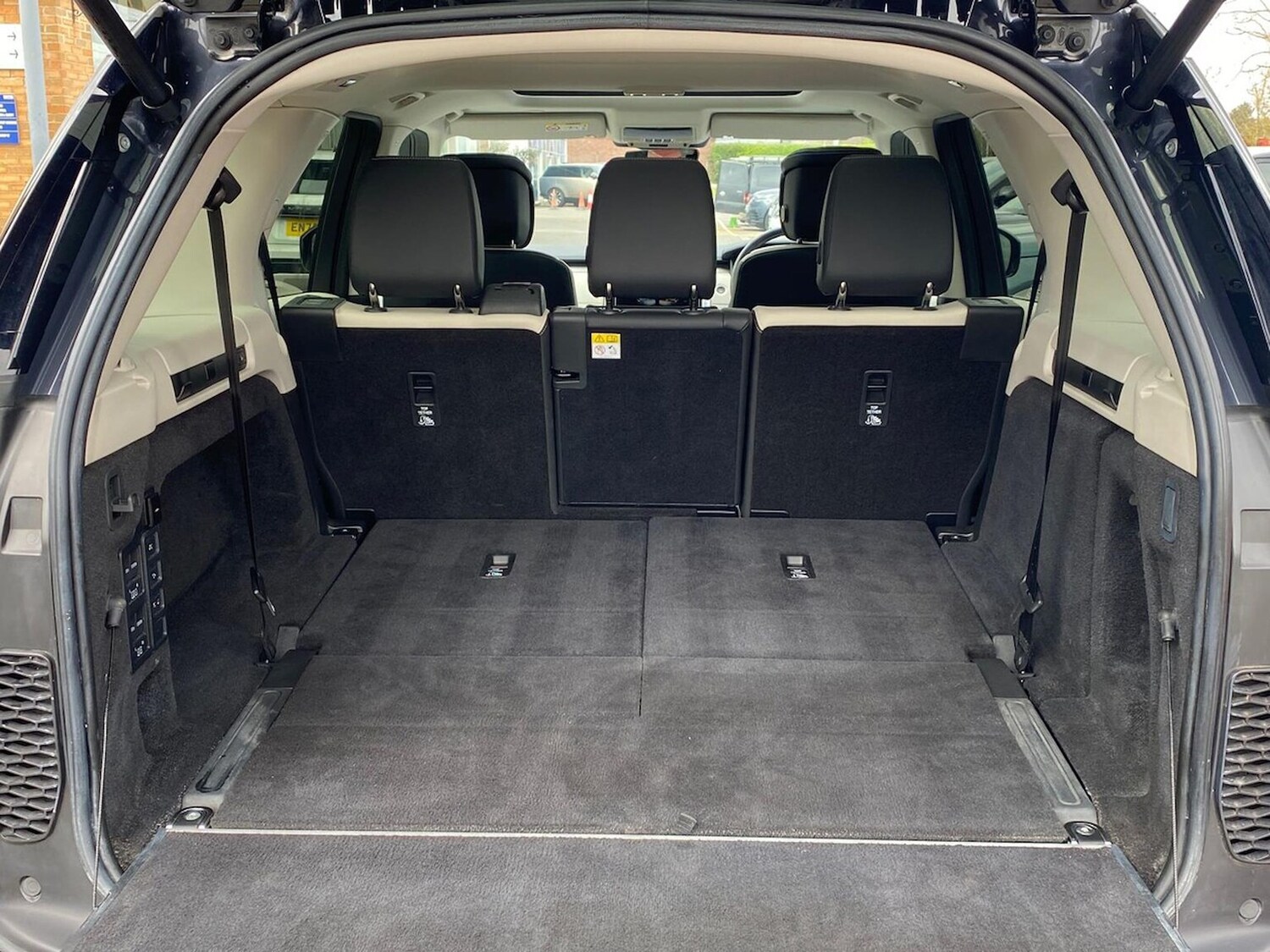 Used Land Rover Discovery 2024 for sale - 78193633: Photo 12