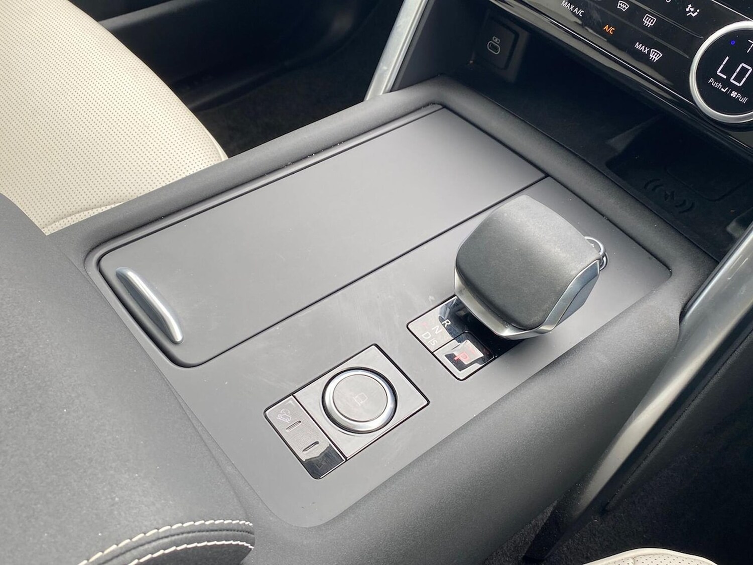 Used Land Rover Discovery 2024 for sale - 78193633: Photo 15