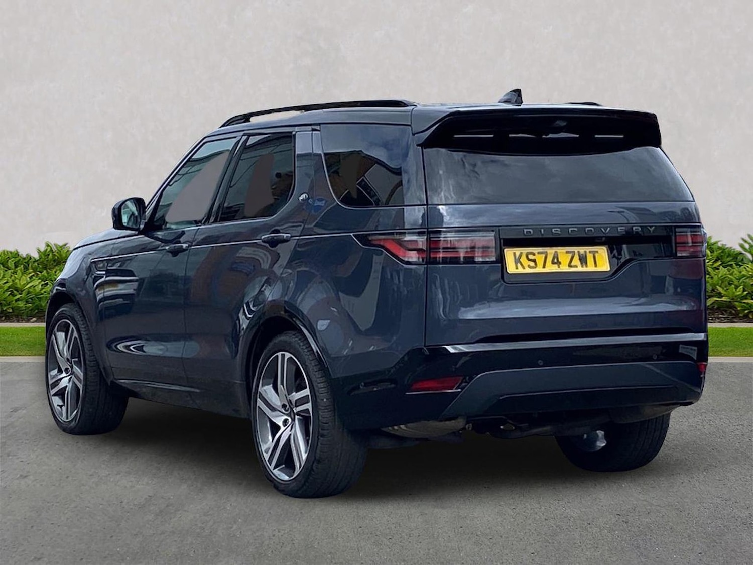 Used Land Rover Discovery 2024 for sale - 78193633: Photo 2