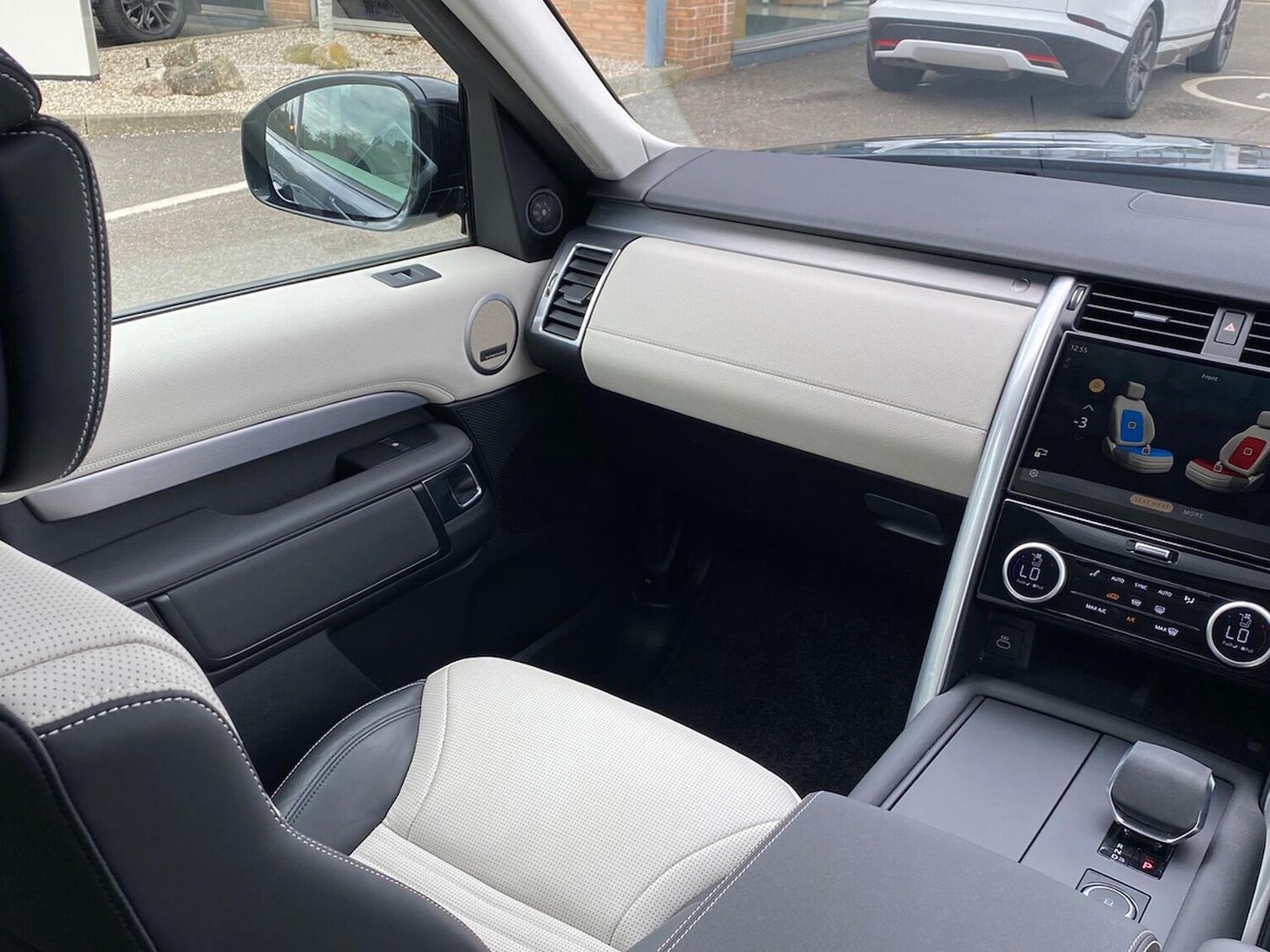 Used Land Rover Discovery 2024 for sale - 78193633: Photo 43