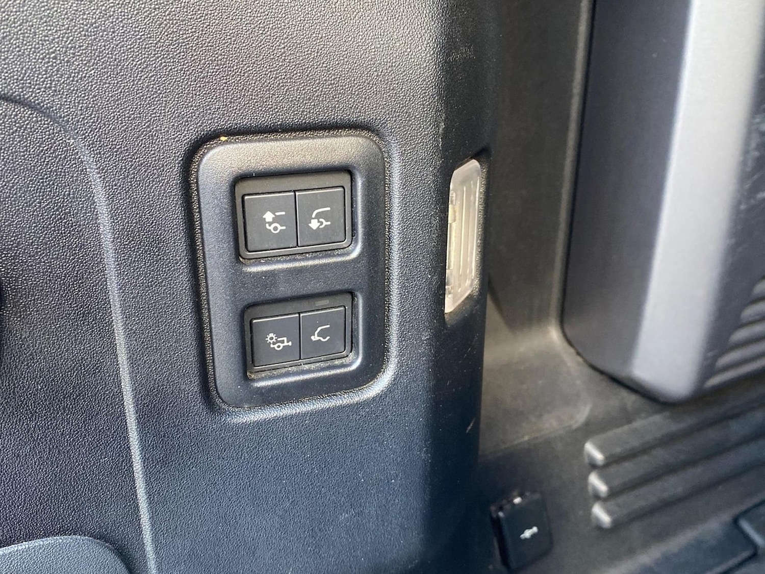 Used Land Rover Defender 2022 for sale - 76392446: Photo 30