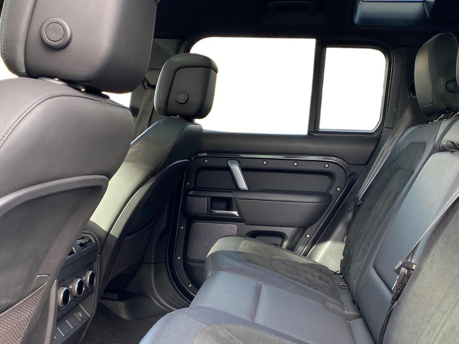 Used Land Rover Defender 2022 for sale - 76392446: Photo 4